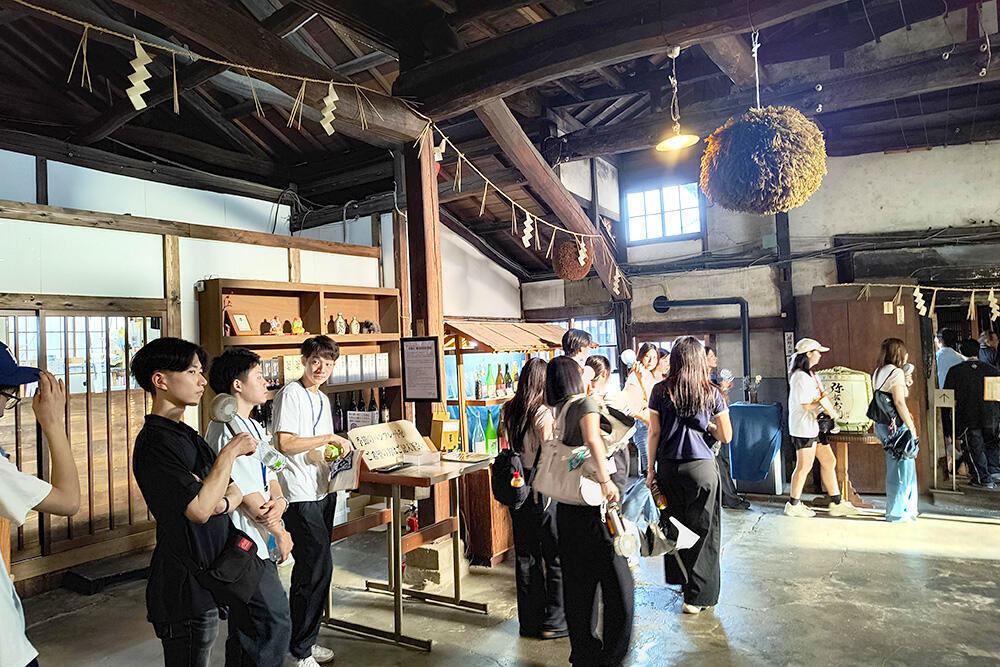 日本酒蔵の中で